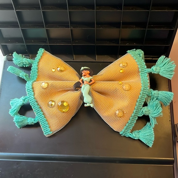 Jasmine bow - Picture 1 of 4
